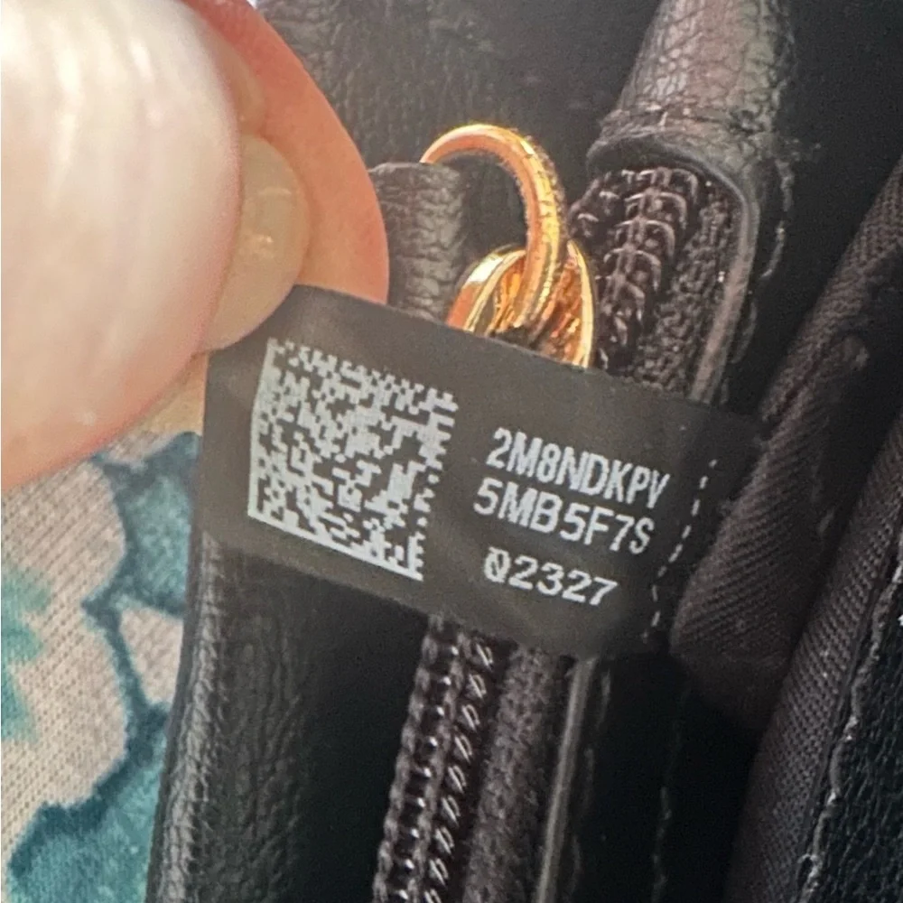 MK Michael‎ Kors Satchel with Shoulder or crossbody strap.